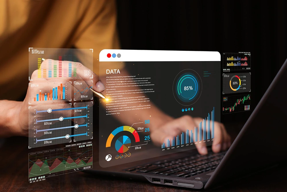 SEO analizi dashboard ve trafik artışı grafiği